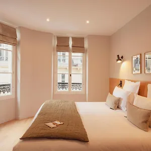 Hotel Tinah Paris, Champs Elysées, París