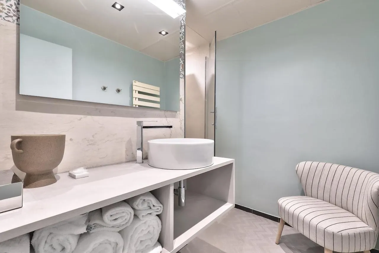 Hotel 33 Marbeuf Paris