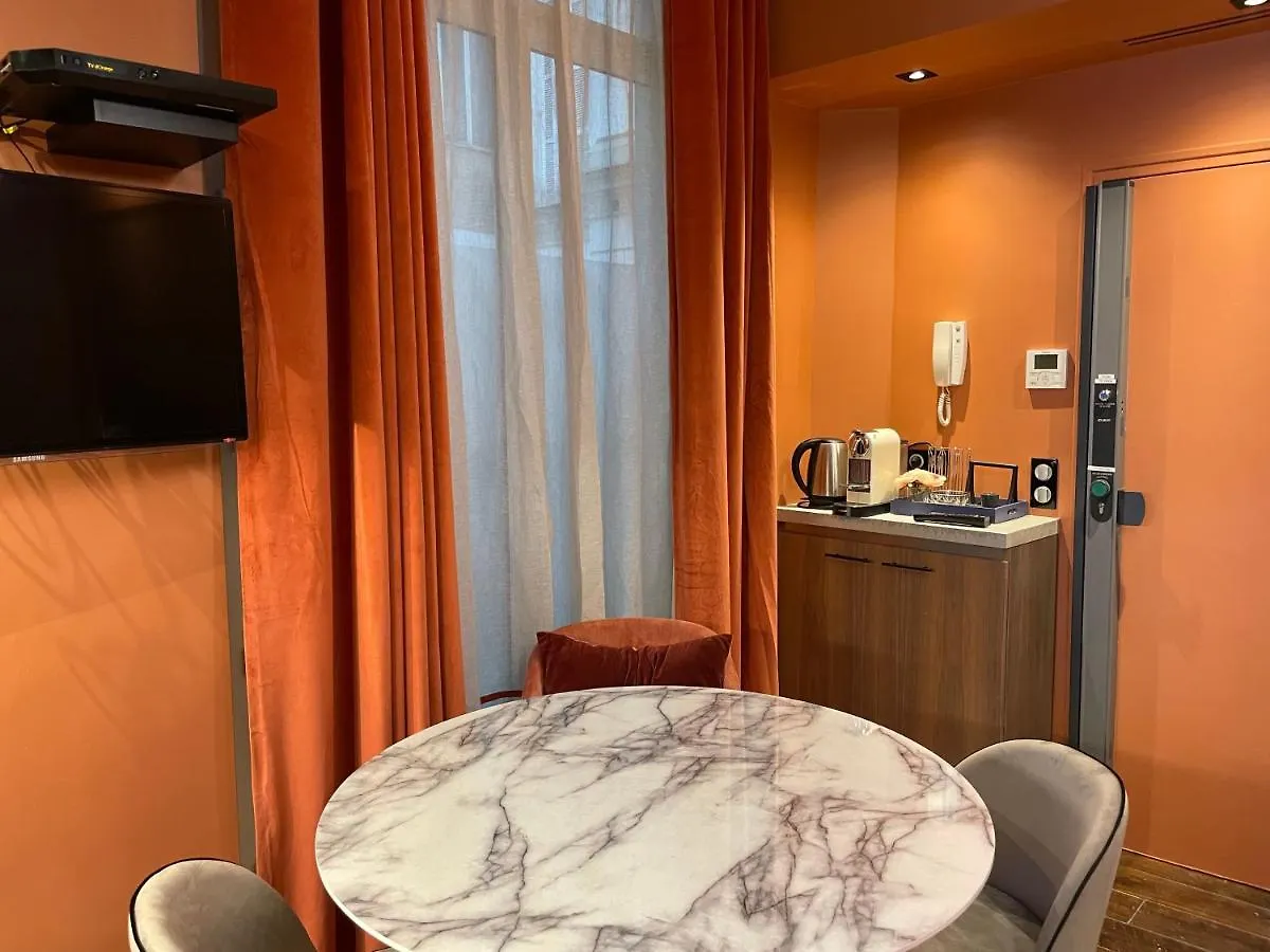 Hotel 33 Marbeuf París Francia
