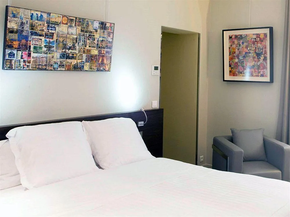 Hotel 33 Marbeuf París 4*,